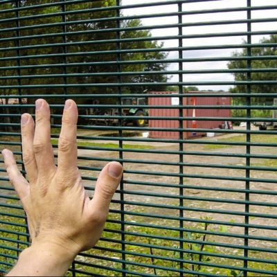 কাস্টমাইজড গ্যালভানাইজড সিকিউরিটি 358 বেড়া প্যানেল বাণিজ্যিক ধাতু এন্টি ক্লাইম্ব