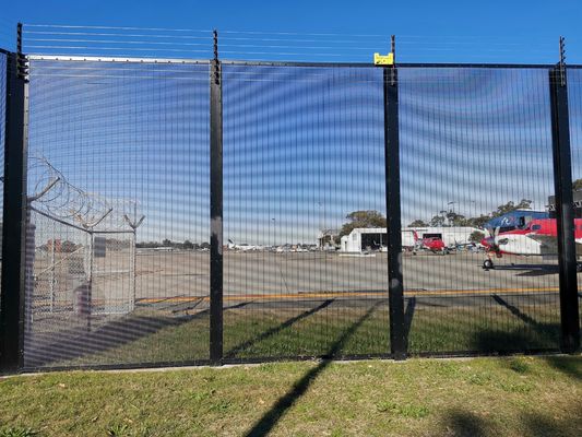 ভারী গজ ছোট গর্ত ঝালাই তারের জাল বেড়া উচ্চ নিরাপত্তা 358 এন্টি ক্লাইম্বিং