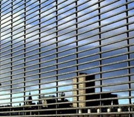 টেকসই এন্টি ক্লাইম্বিং কারাগার 358 উচ্চ নিরাপত্তা বেড়া উচ্চ প্রসার্য 540-690N/M2