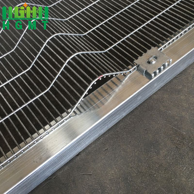 সবুজ পাউডার লেপযুক্ত ধাতব ঝালাই জাল 358 গৃহ সুরক্ষার জন্য অ্যান্টি ক্লাইম্বিং বেড়া