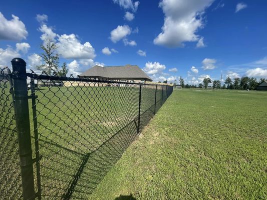 পাইকারি 6ft 7ft 9 Gauge 10 Gauge 11 Gauge কালো ভিনাইল পিভিসি লেপা গরম ডুব গ্যালভানাইজড চেইন লিঙ্ক বেড়া বিক্রয়