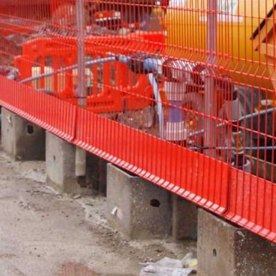 স্ব-সমর্থক বেস সহ ফ্রি-স্ট্যান্ডিং এজ প্রোটেকশন ব্যারিয়ার