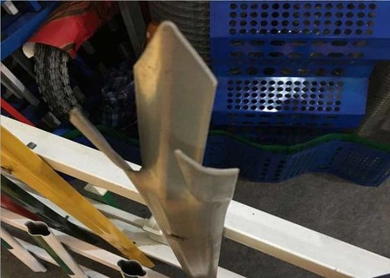 ডাব্লু হালকা পাউডার লেপ রঙ 1.5 মিমি স্টিলের প্যালিস্যাড বেড়া H টাইপ পোস্ট সহ