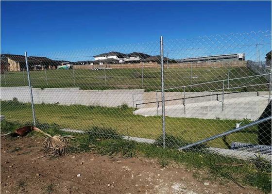 HDG 50g/M2 রেলওয়ে হাইওয়ে জন্য ধাতু চেইন লিঙ্ক বেড়া