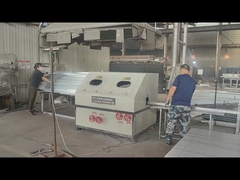 আনুষাঙ্গিক সংযুক্তি জন্য বেড়া পোস্ট drilled হচ্ছে