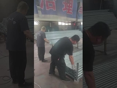 বেড়া পোস্ট পালিশ এবং স্তুপীকৃত করা হচ্ছে